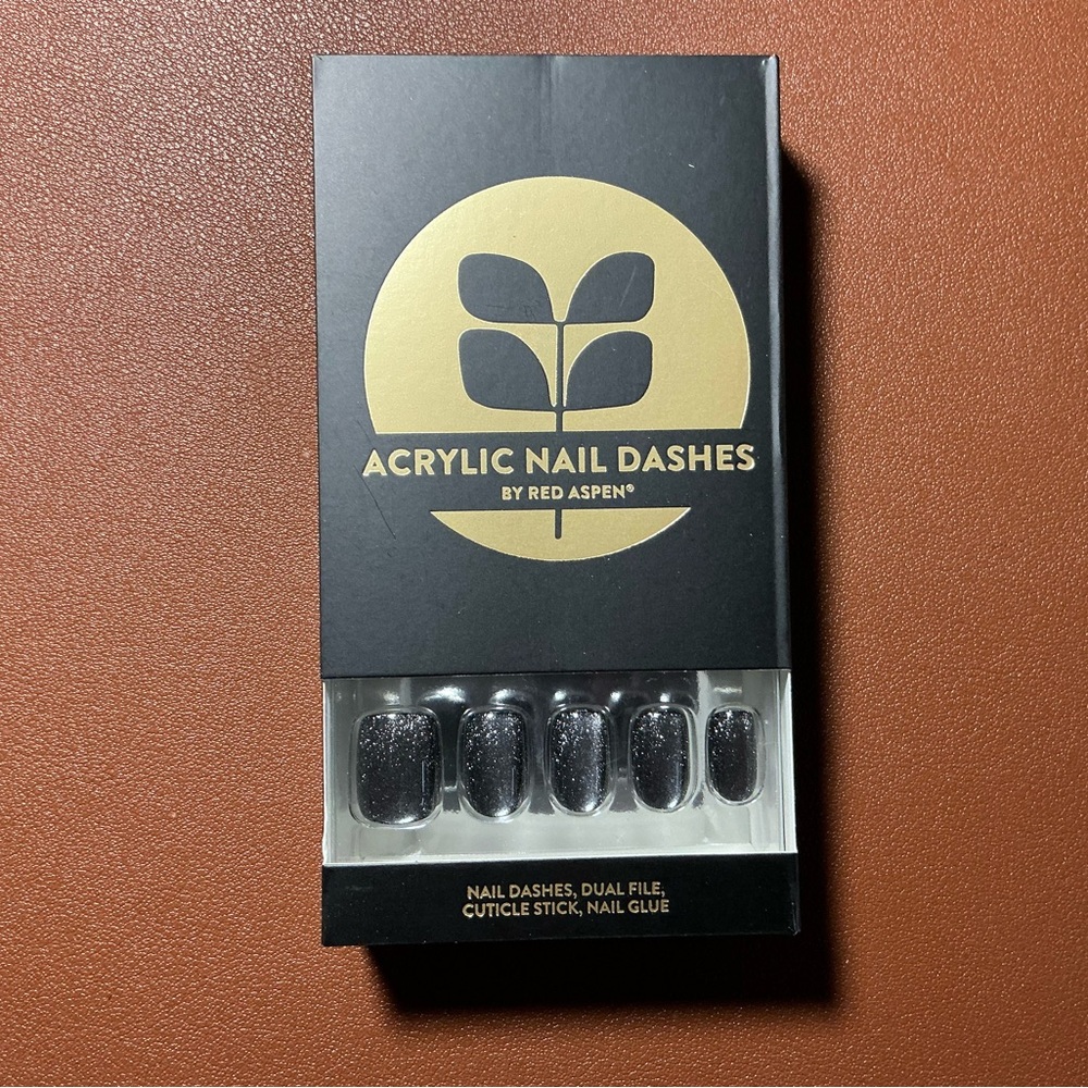 Short Squoval Press On Nails New In Box Lavish La’Shay